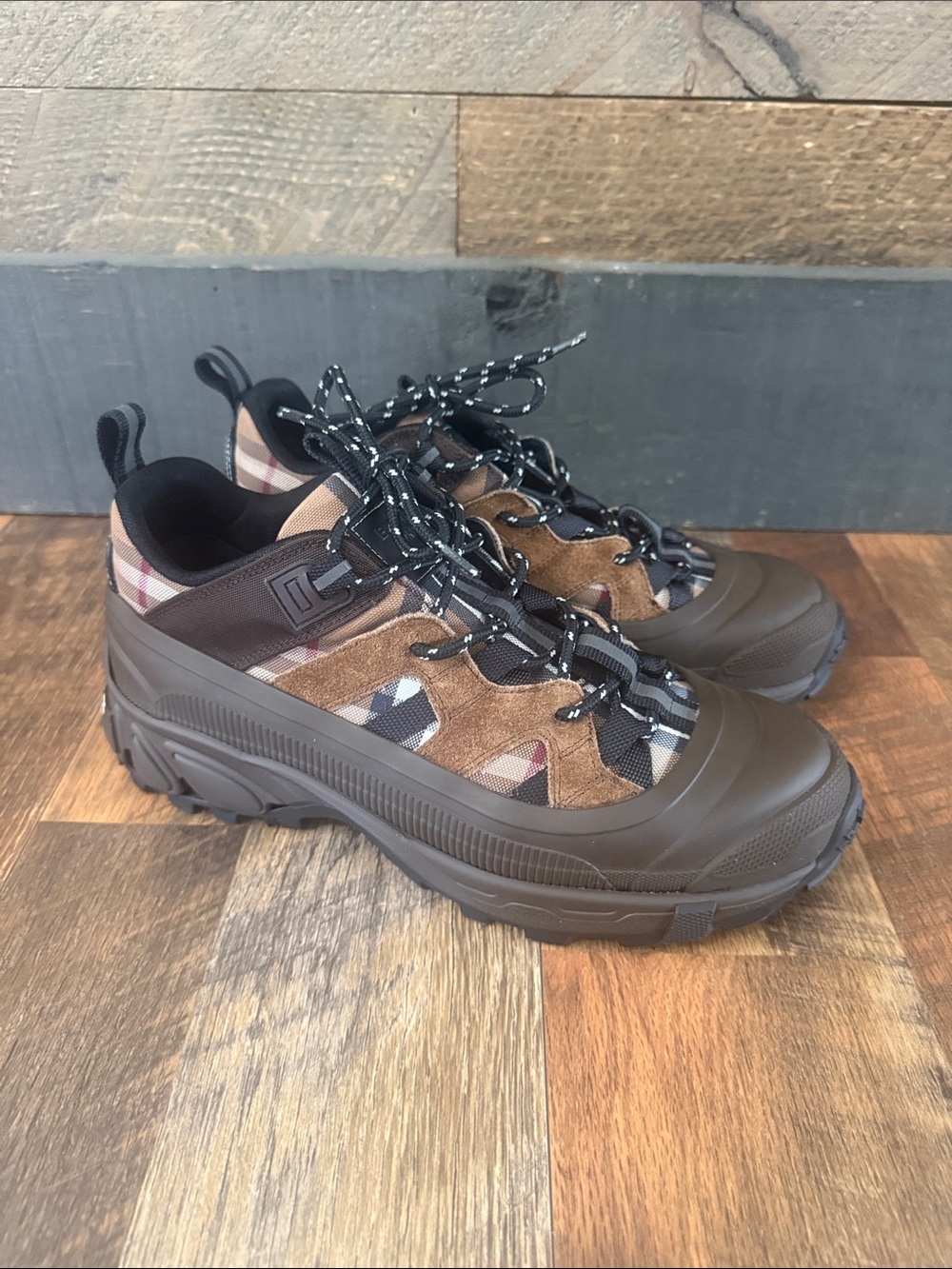 Burberry Arthur Runway Sneakers Size EU 40 (Fits Men’s 7/7.5 Women’s US 9/9.5)